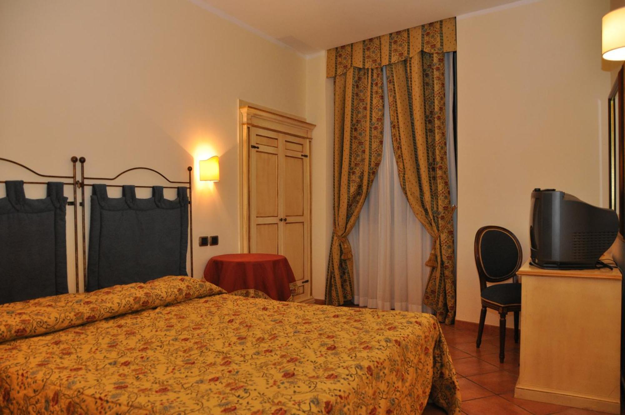 Hotel Urbano V Montefiascone Luaran gambar