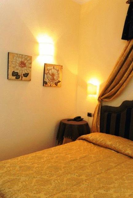 Hotel Urbano V Montefiascone Bilik gambar